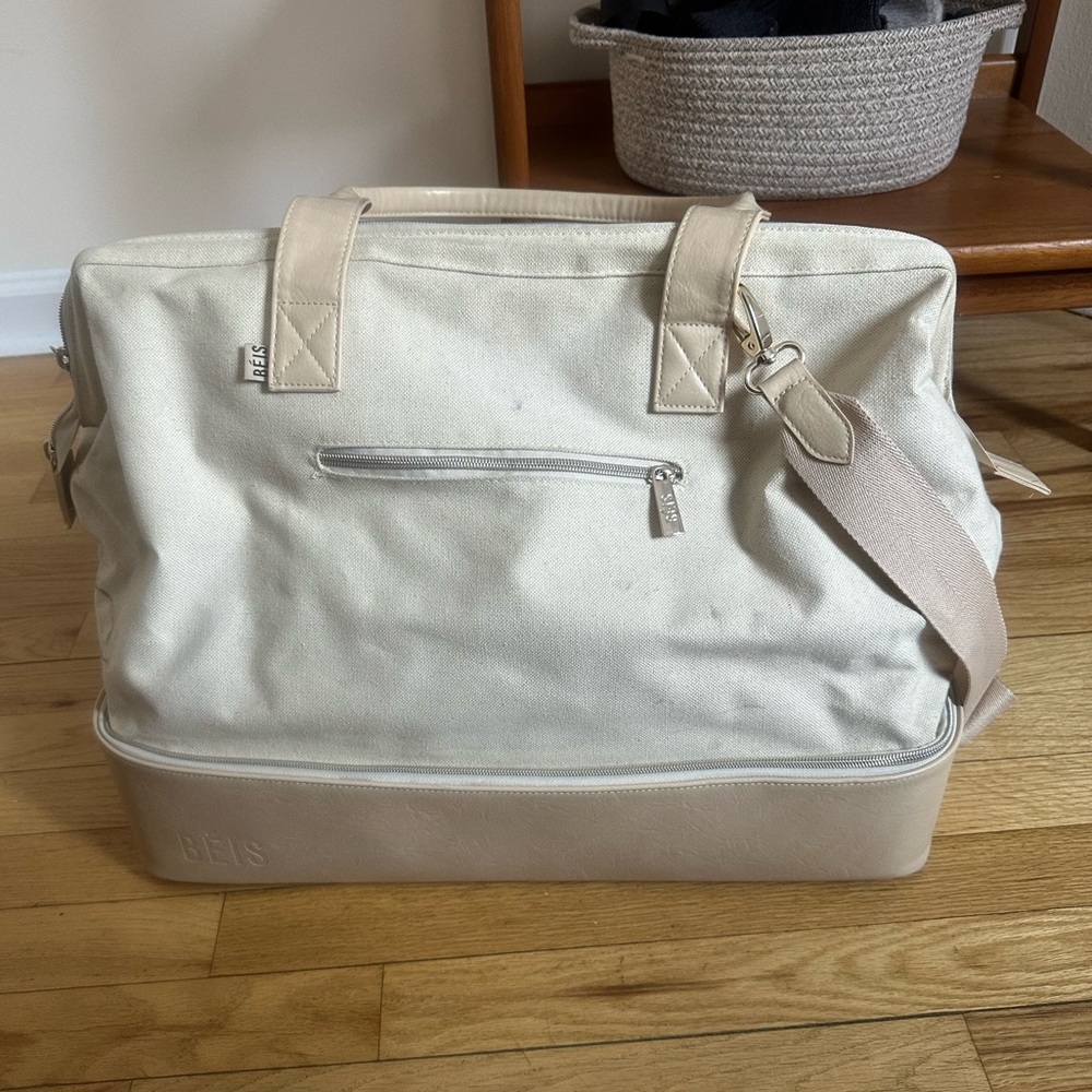 Beis Bags | The Weekender Bag | Shoe Compartment | Color Beige